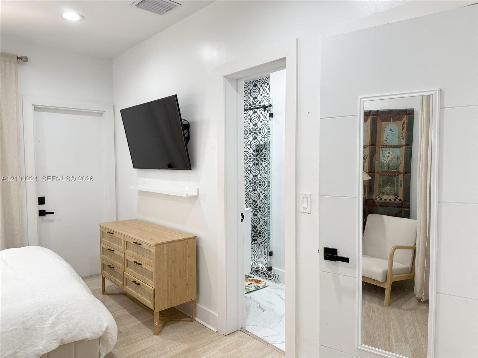 8401 Crespi Blvd #1 photo 20