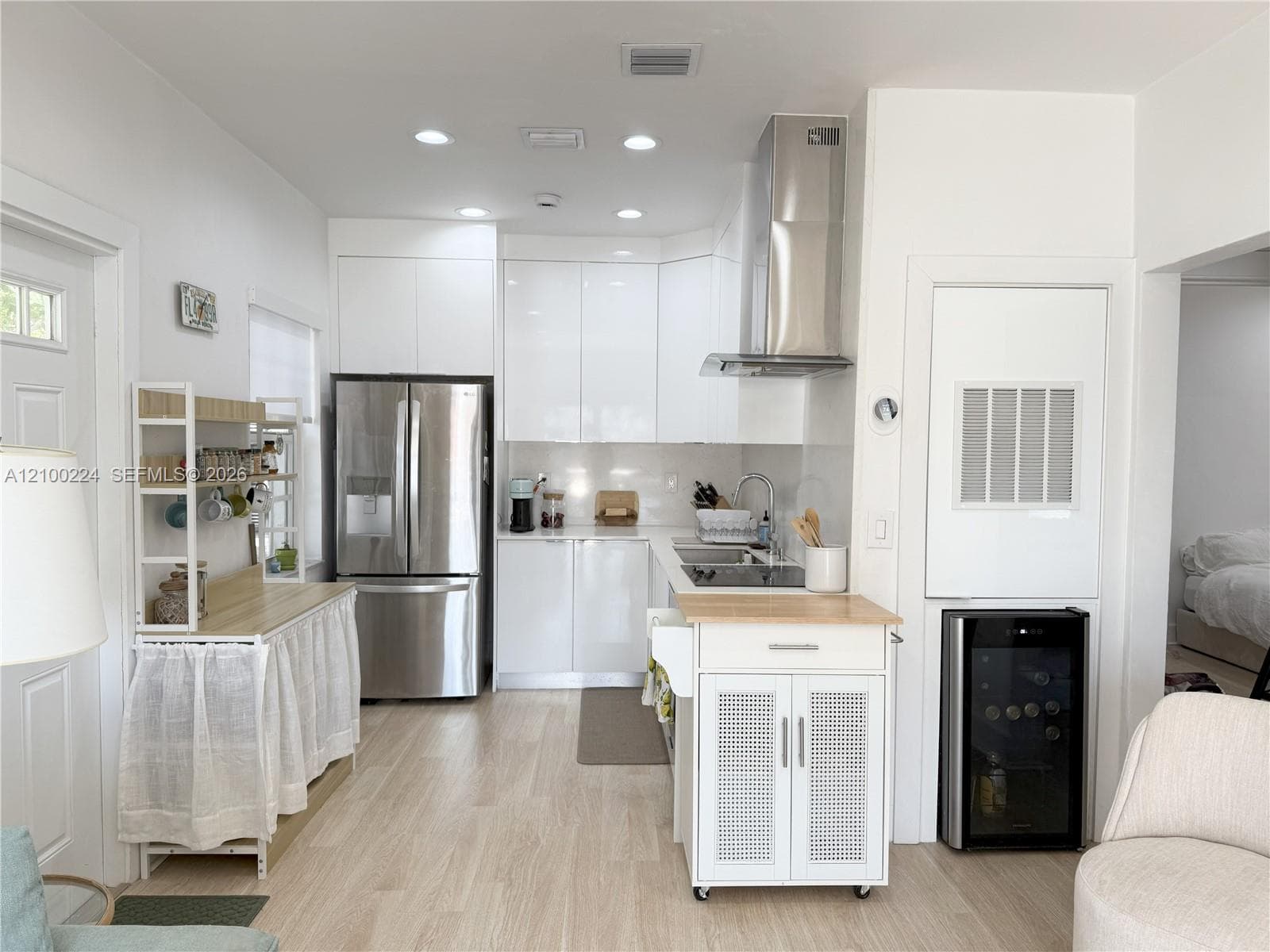 8401 Crespi Blvd #1 photo 10