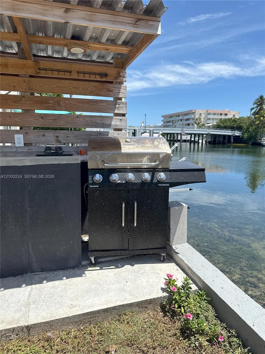 8401 Crespi Blvd #1 photo 33