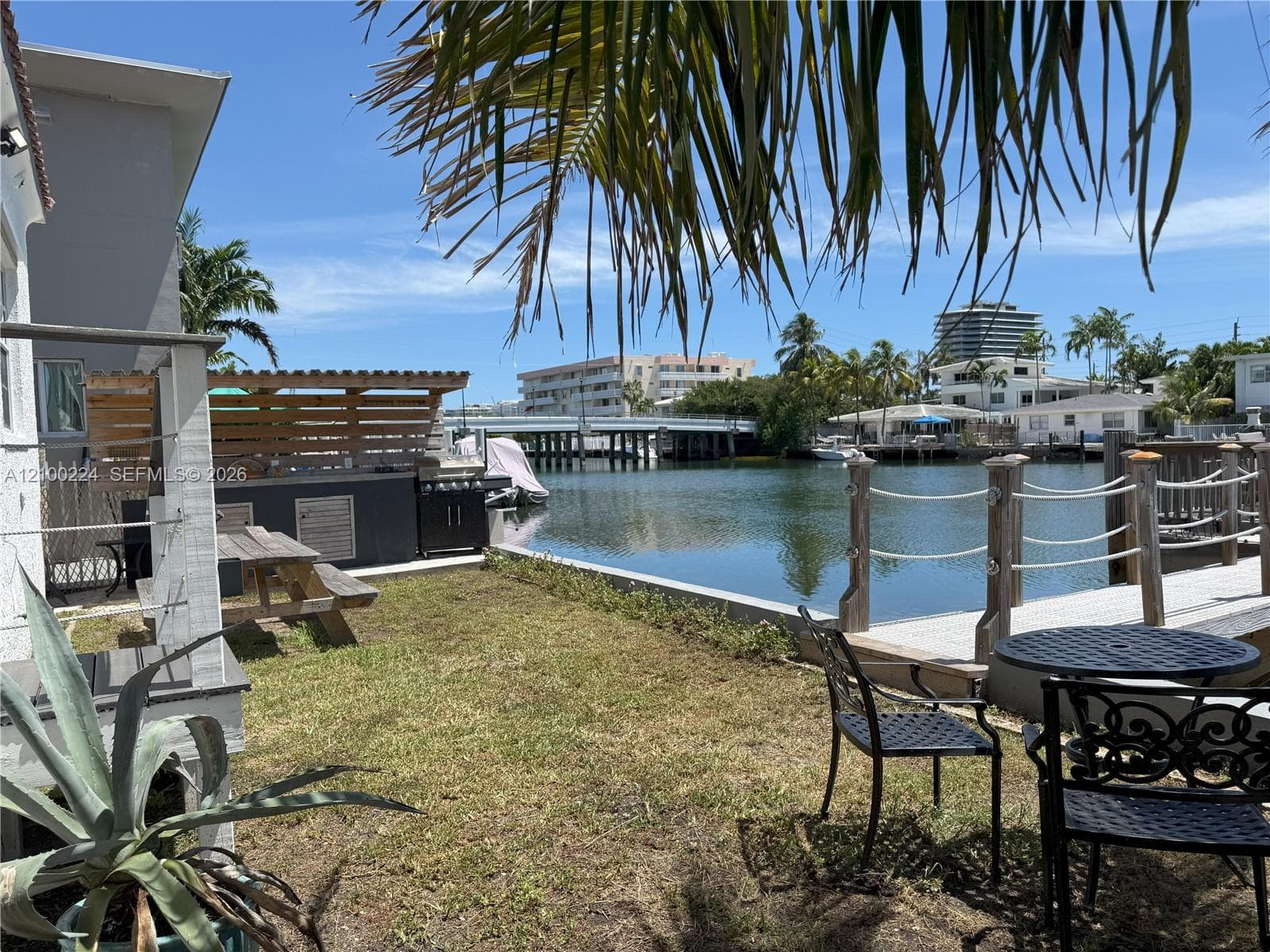8401 Crespi Blvd #1 photo 25