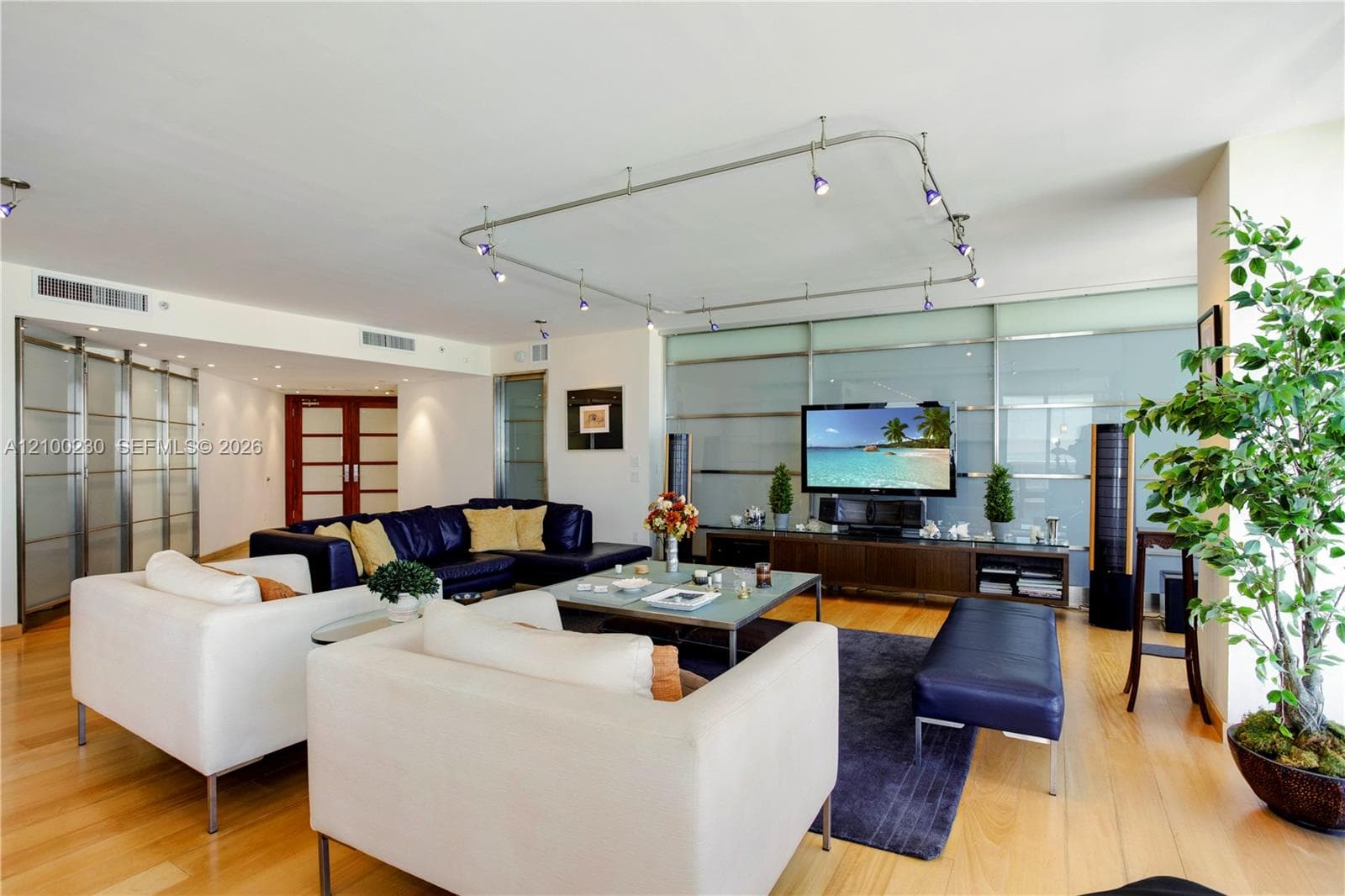 Blue Diamond · #401 in Miami Beach - Photo 2