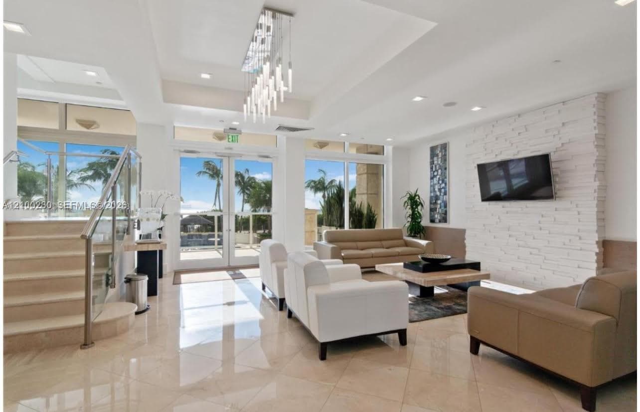 Blue Diamond · #401 in Miami Beach - Photo 20