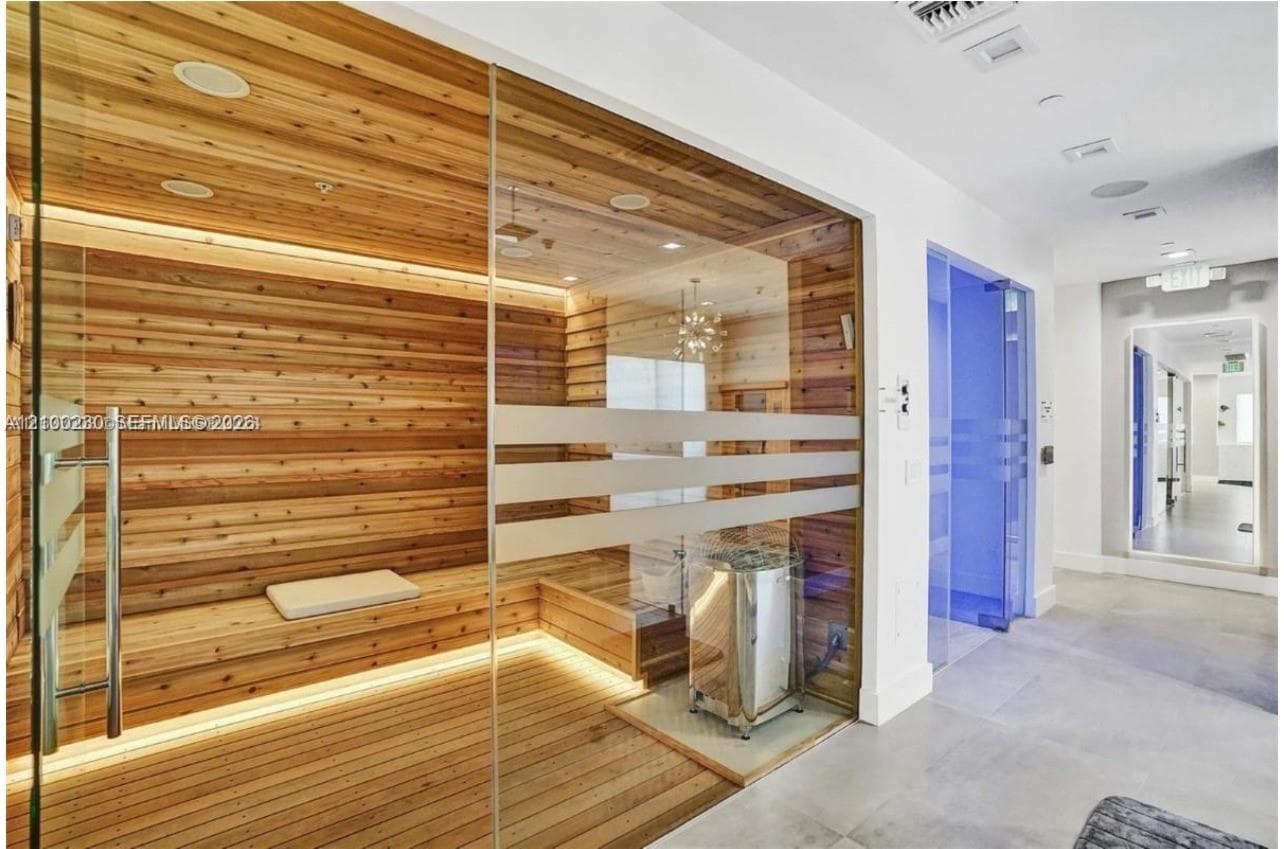 Blue Diamond · #401 in Miami Beach - Photo 21