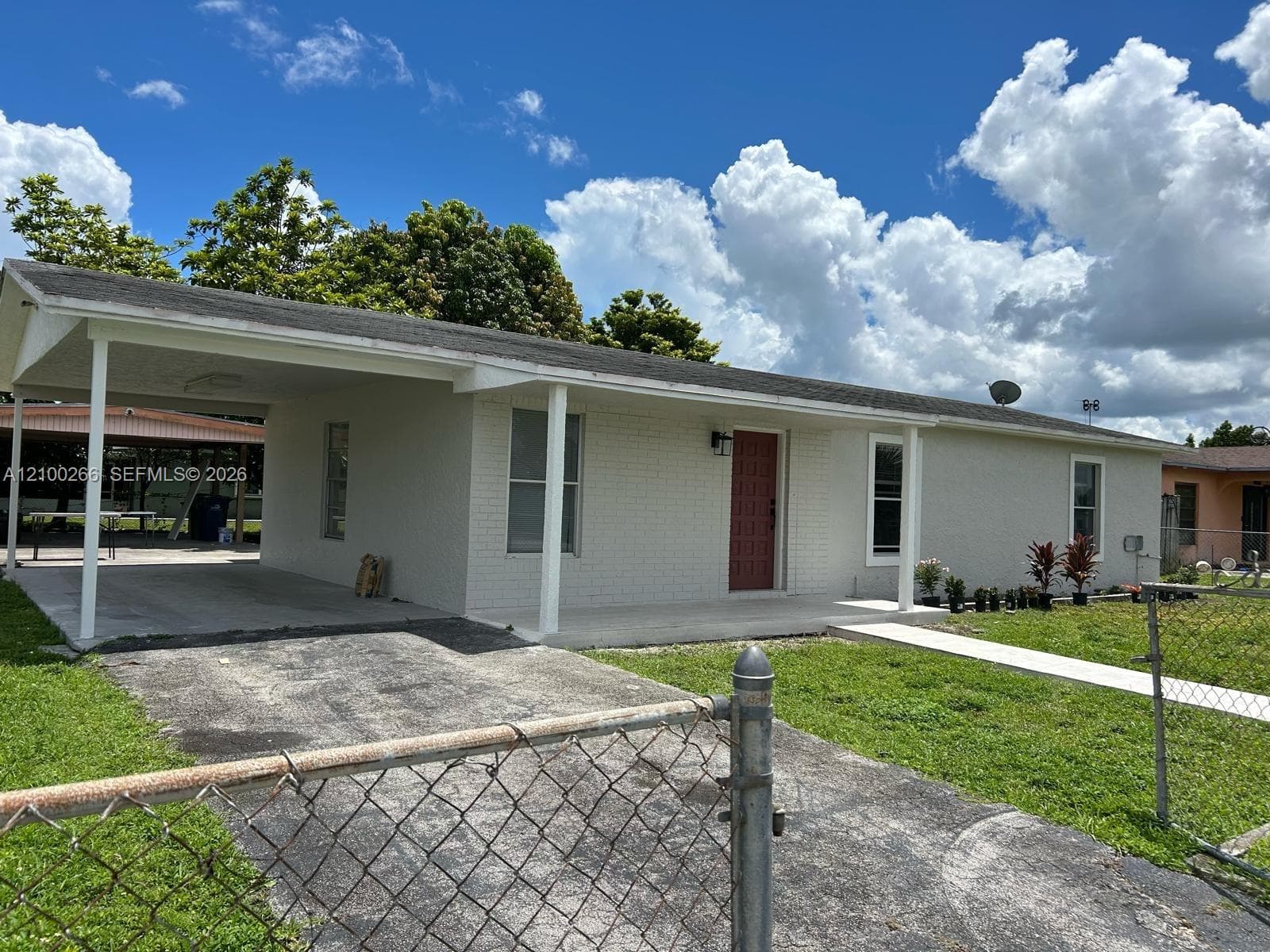 15710 SW 304th St photo 1