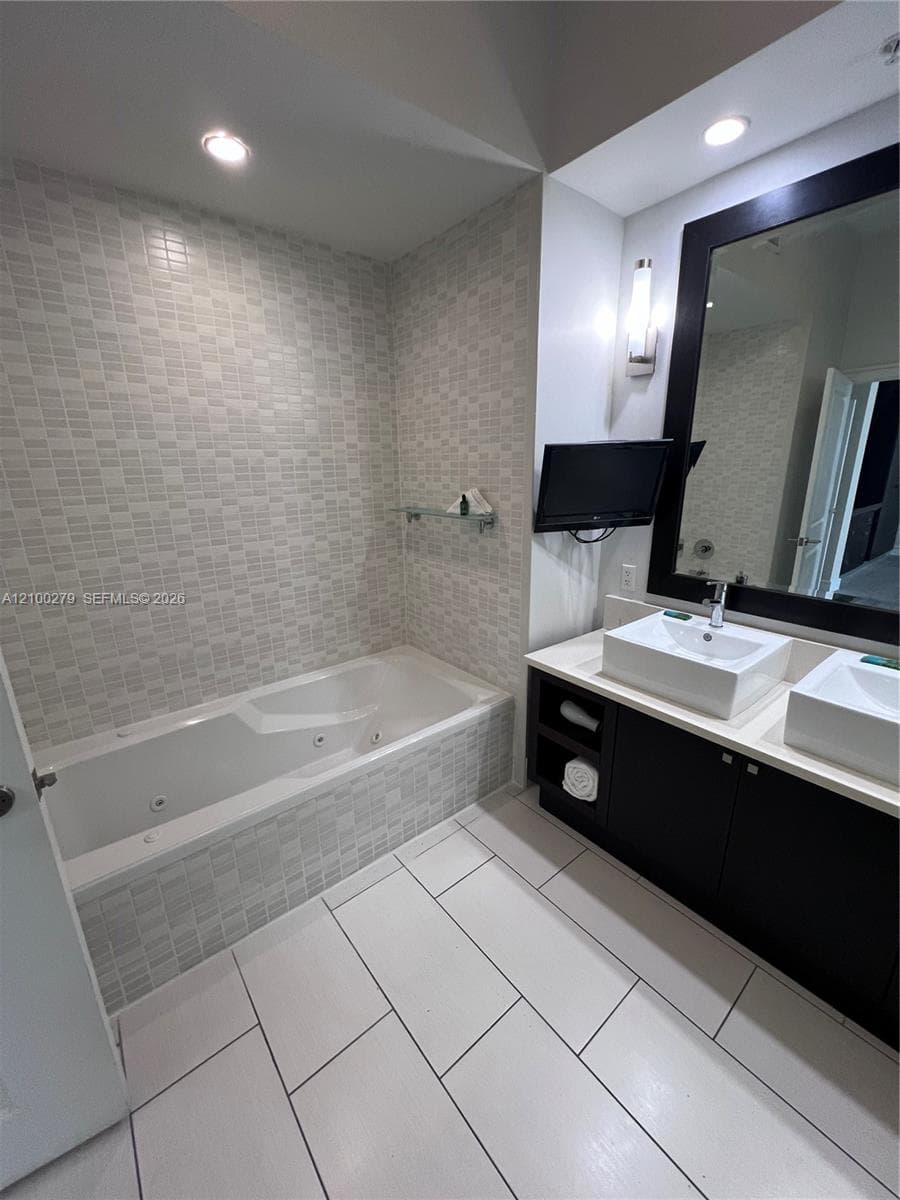 blue provident · #916 in Doral - Photo 6