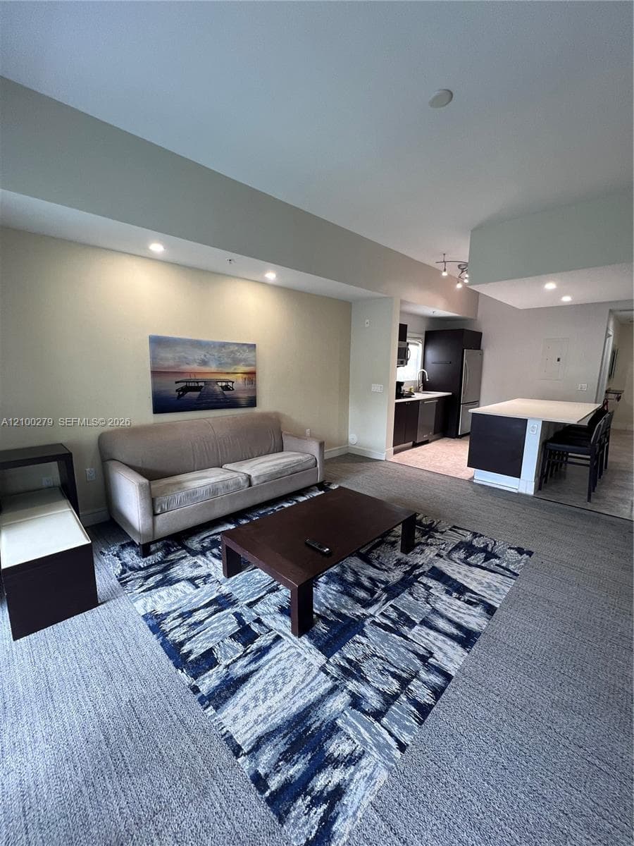 blue provident · #916 in Doral - Photo 4