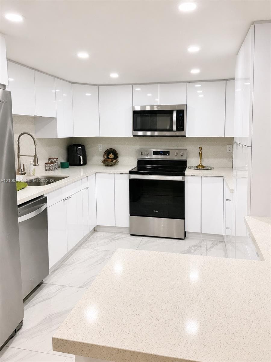 CASPER HOUSE · #305 in Doral - Photo 2
