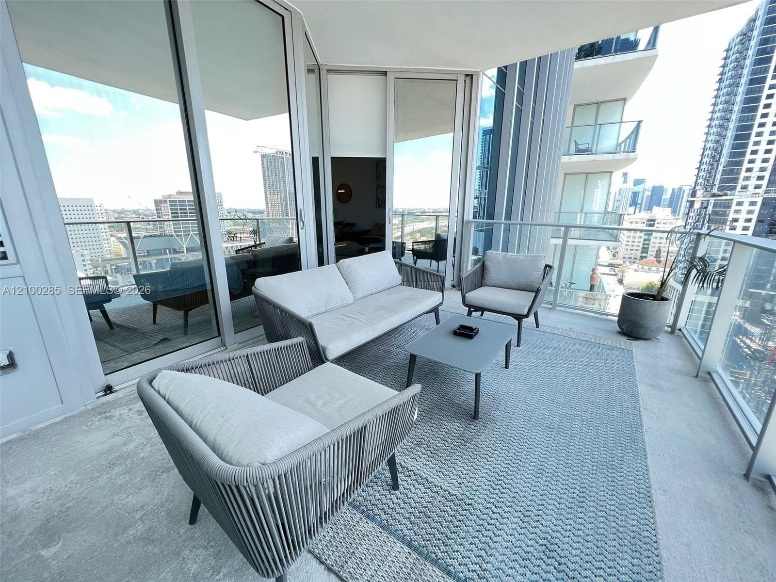 Paramount Miami Worldcenter · #1906 in Miami - Photo 26