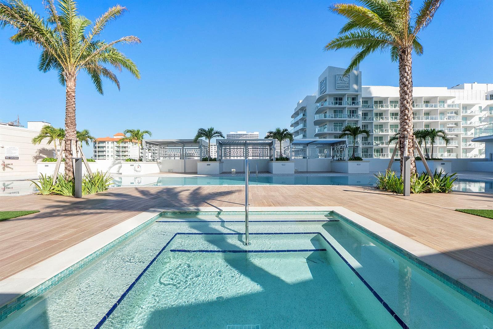 151 N Seabreeze Blvd u1703_072