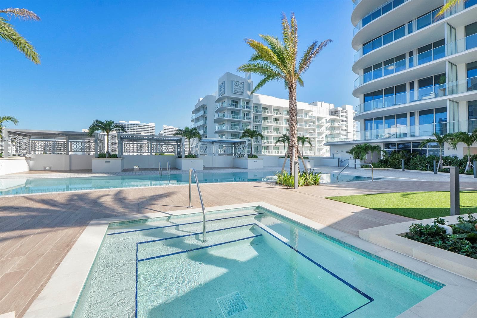 151 N Seabreeze Blvd u1703_071
