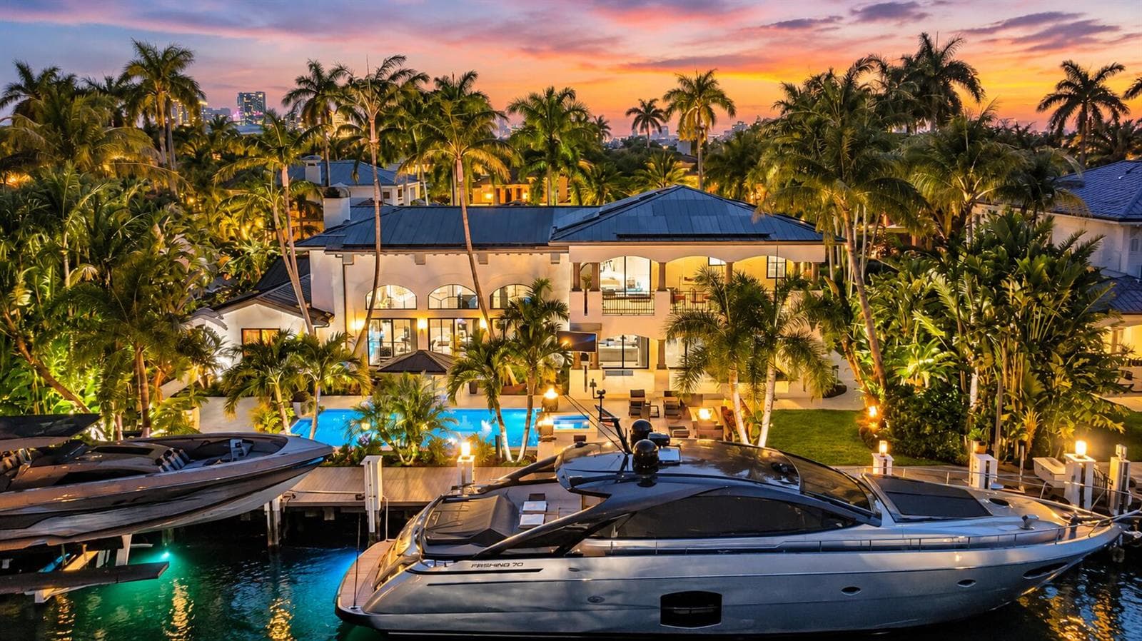 Sunset Waterfront Mansion and Yacht