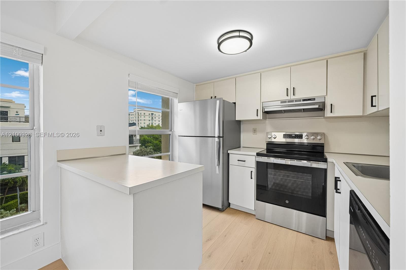 IONIAN PLAZA CONDO · #402 in Coral Gables - Photo 12