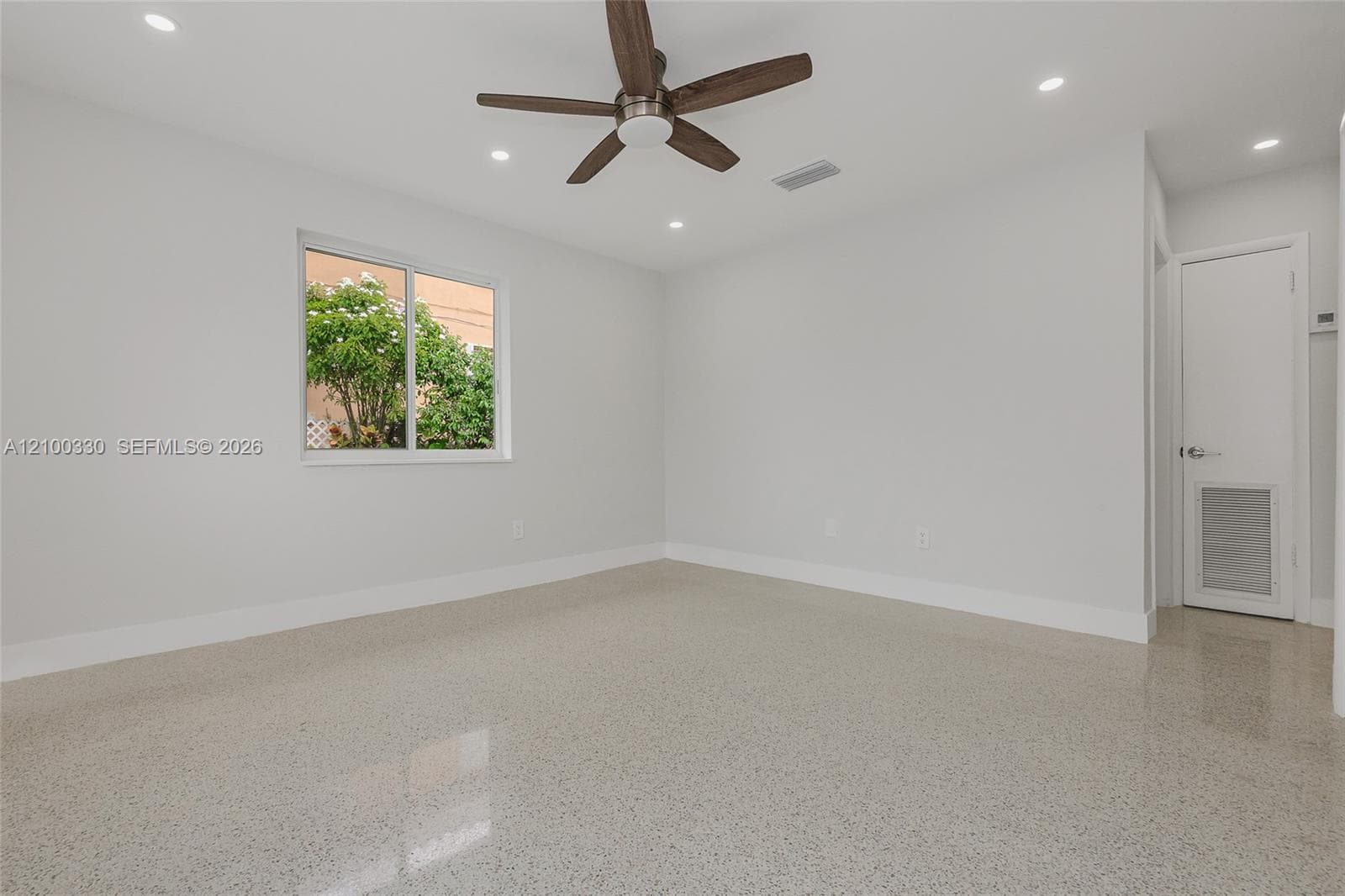1023 SW 11th St #1023 photo 8