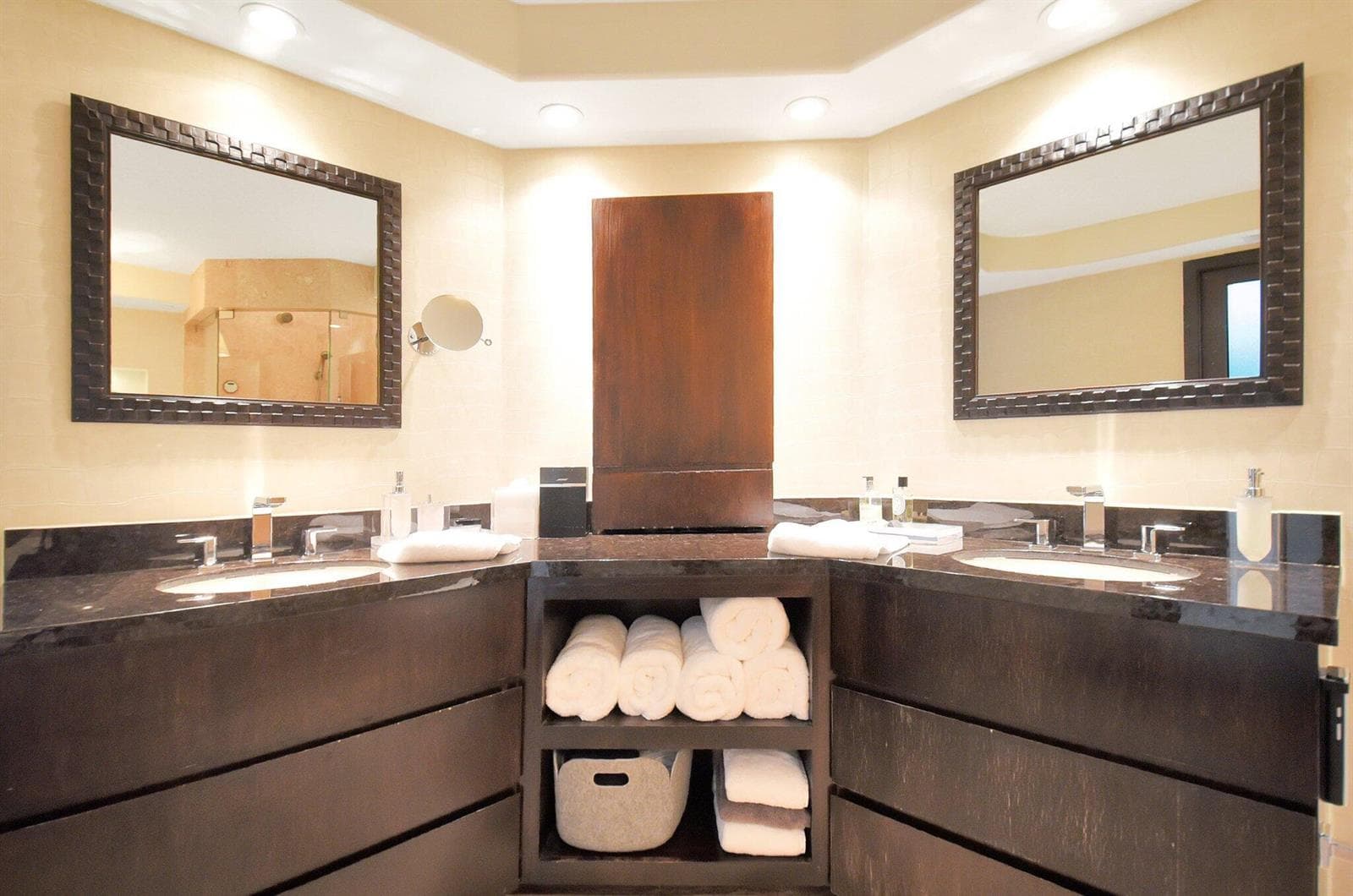 Dual Vanity