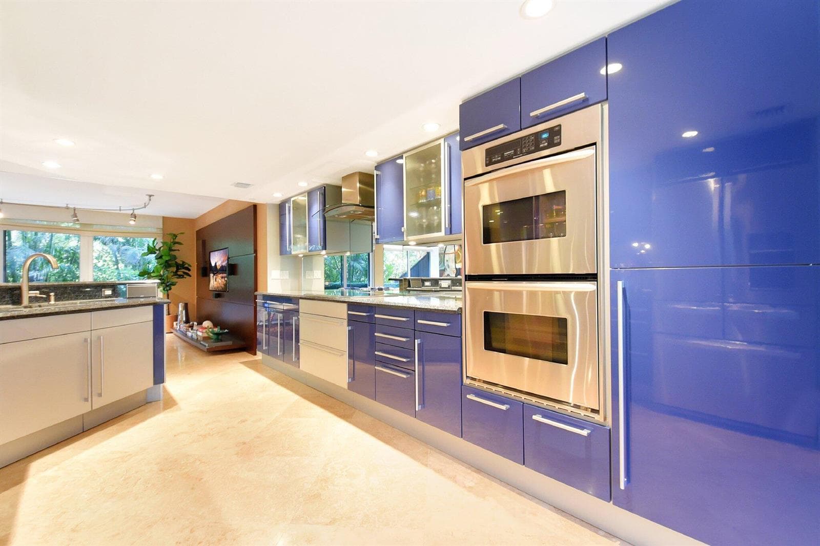 Double Ovens & Custom Cabinetry