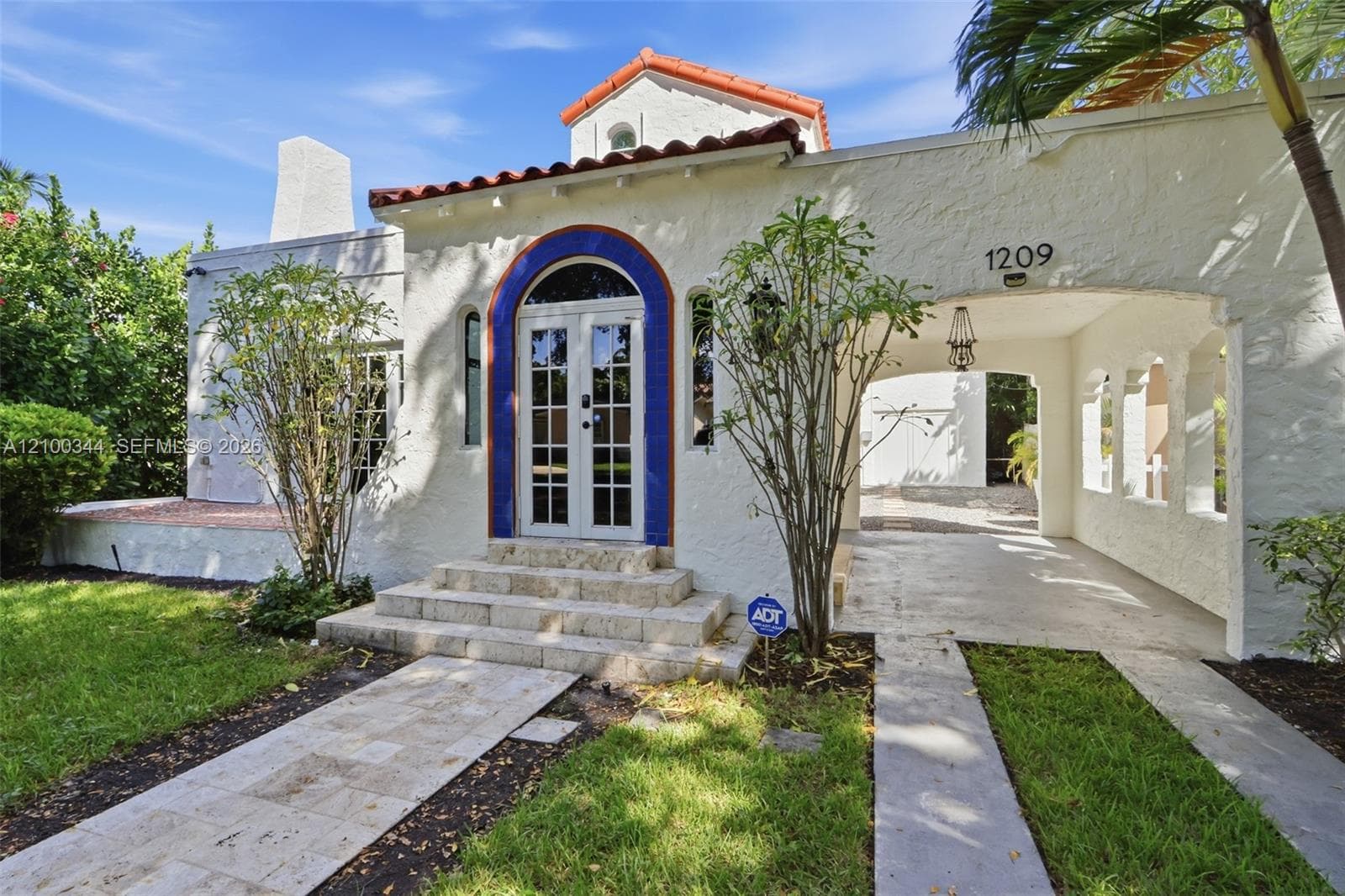 1209 La Mancha Ave photo 2