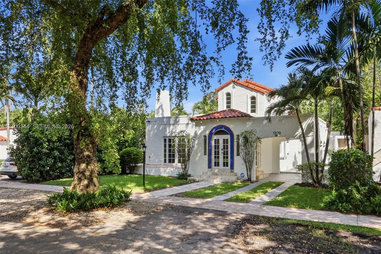 1209 La Mancha Ave photo 1