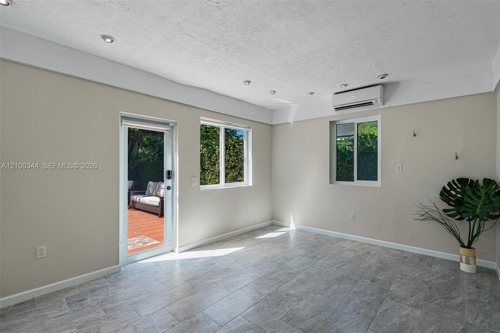 1209 La Mancha Ave photo 34