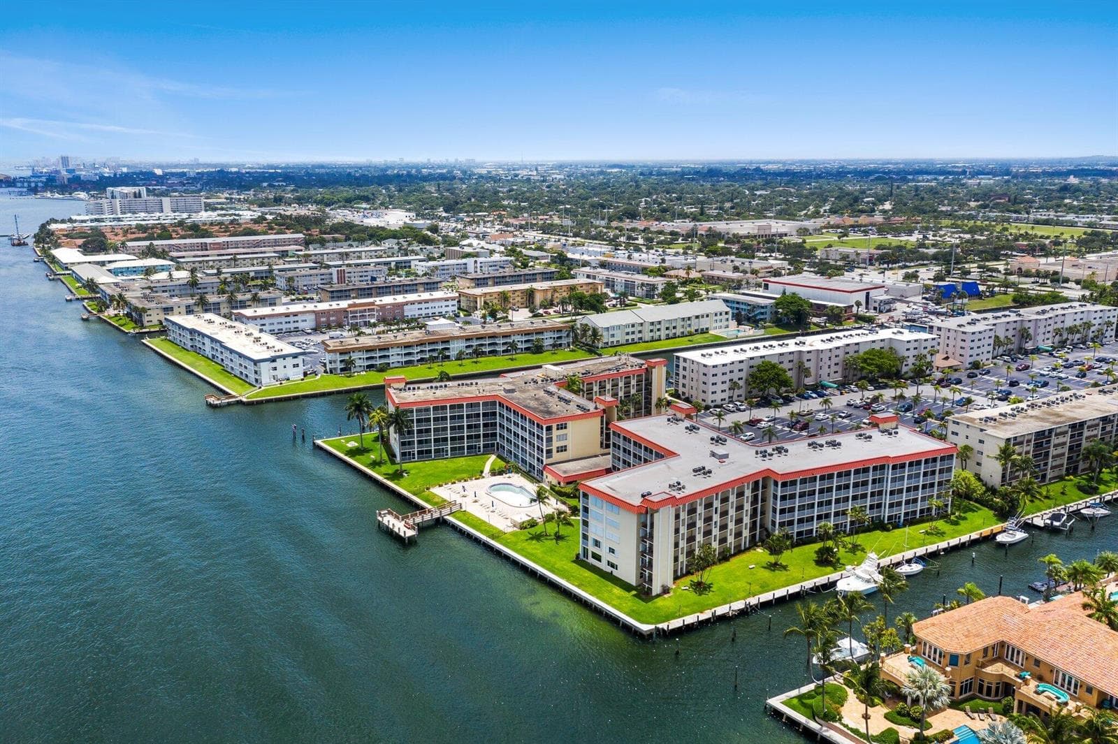 016-100ParadiseHarbourBoulevard-NorthPal