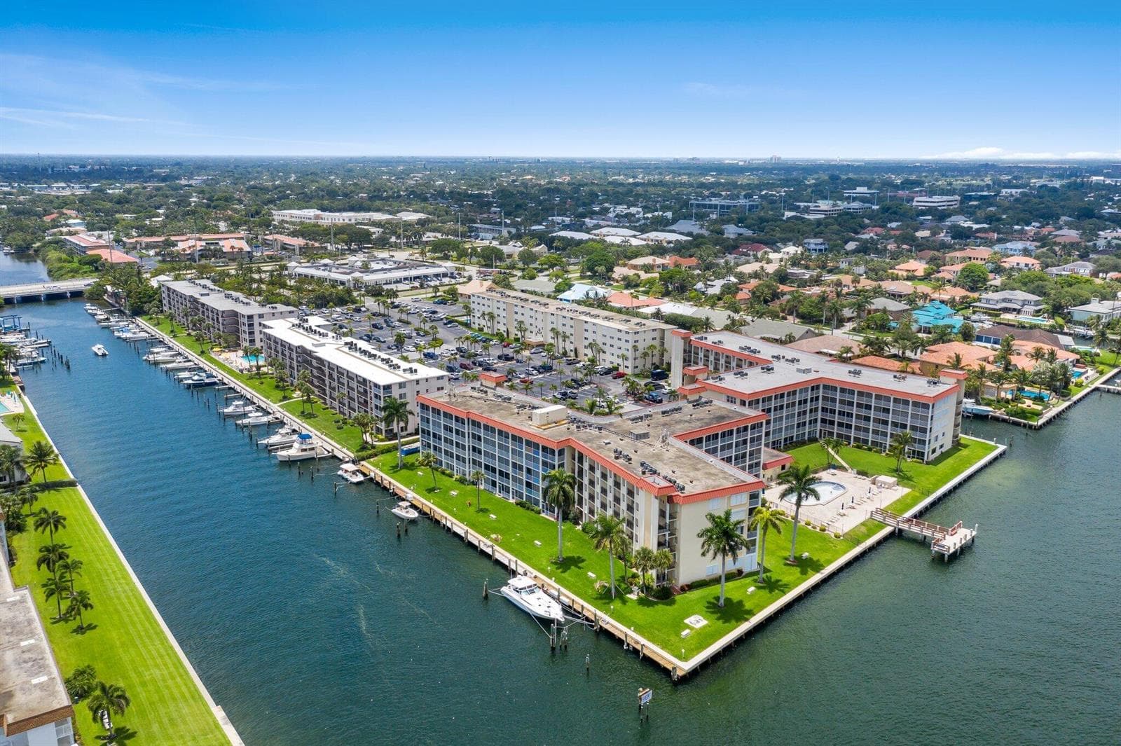 014-100ParadiseHarbourBoulevard-NorthPal