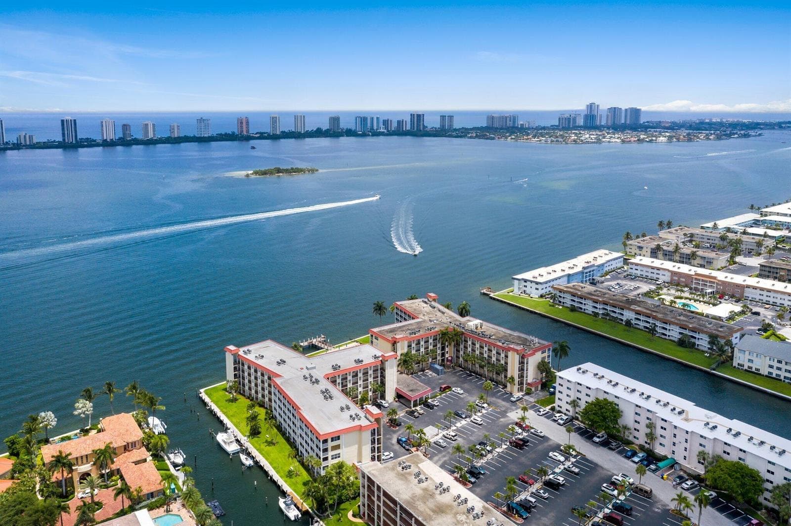 019-100ParadiseHarbourBoulevard-NorthPal
