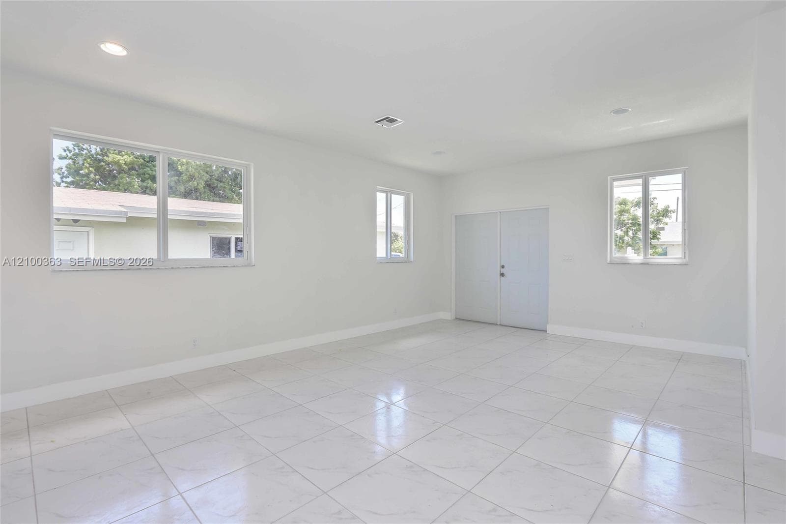 806 NW 5th Ave photo 7