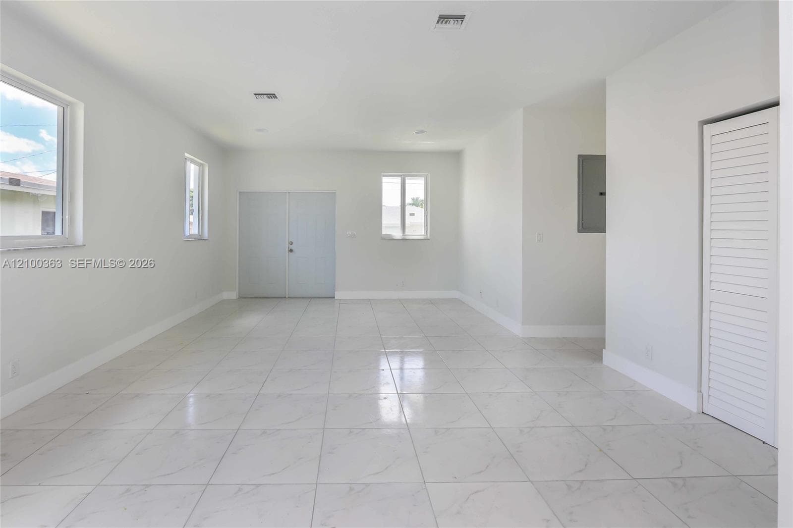 806 NW 5th Ave photo 4