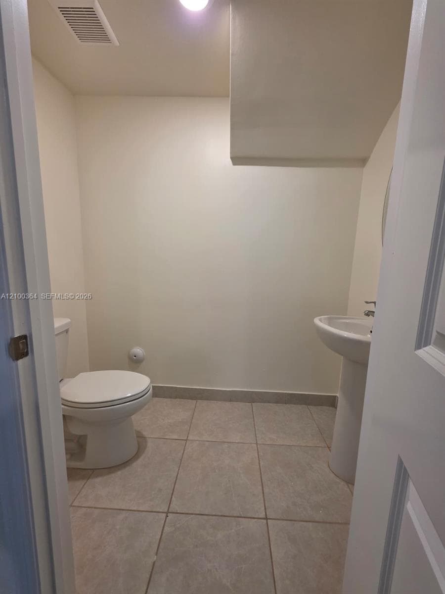 1337 SE 27th Ter photo 13