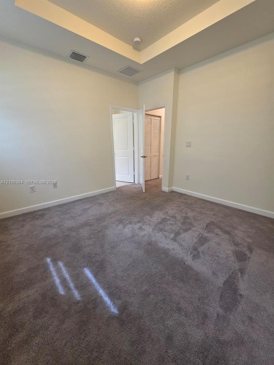 Tray ceiling Primary bedroom