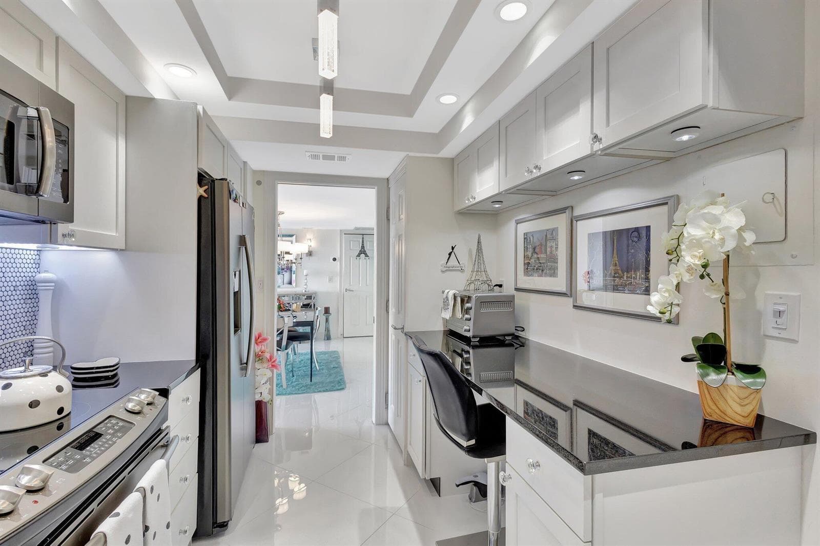 EAT IN THE KITCHEN OR DESK