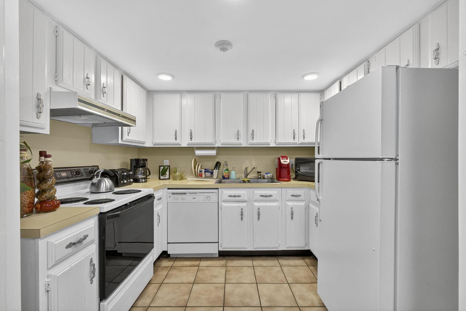 CLUB HOUSE KITCHEN