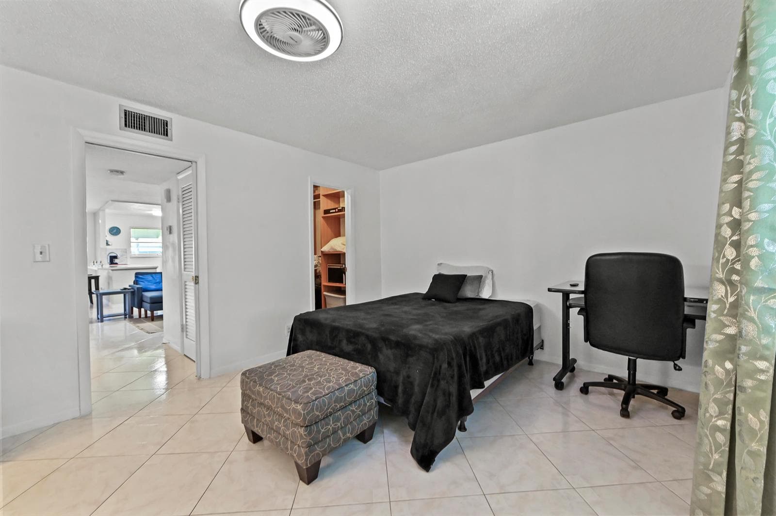 18 Bedroom 03