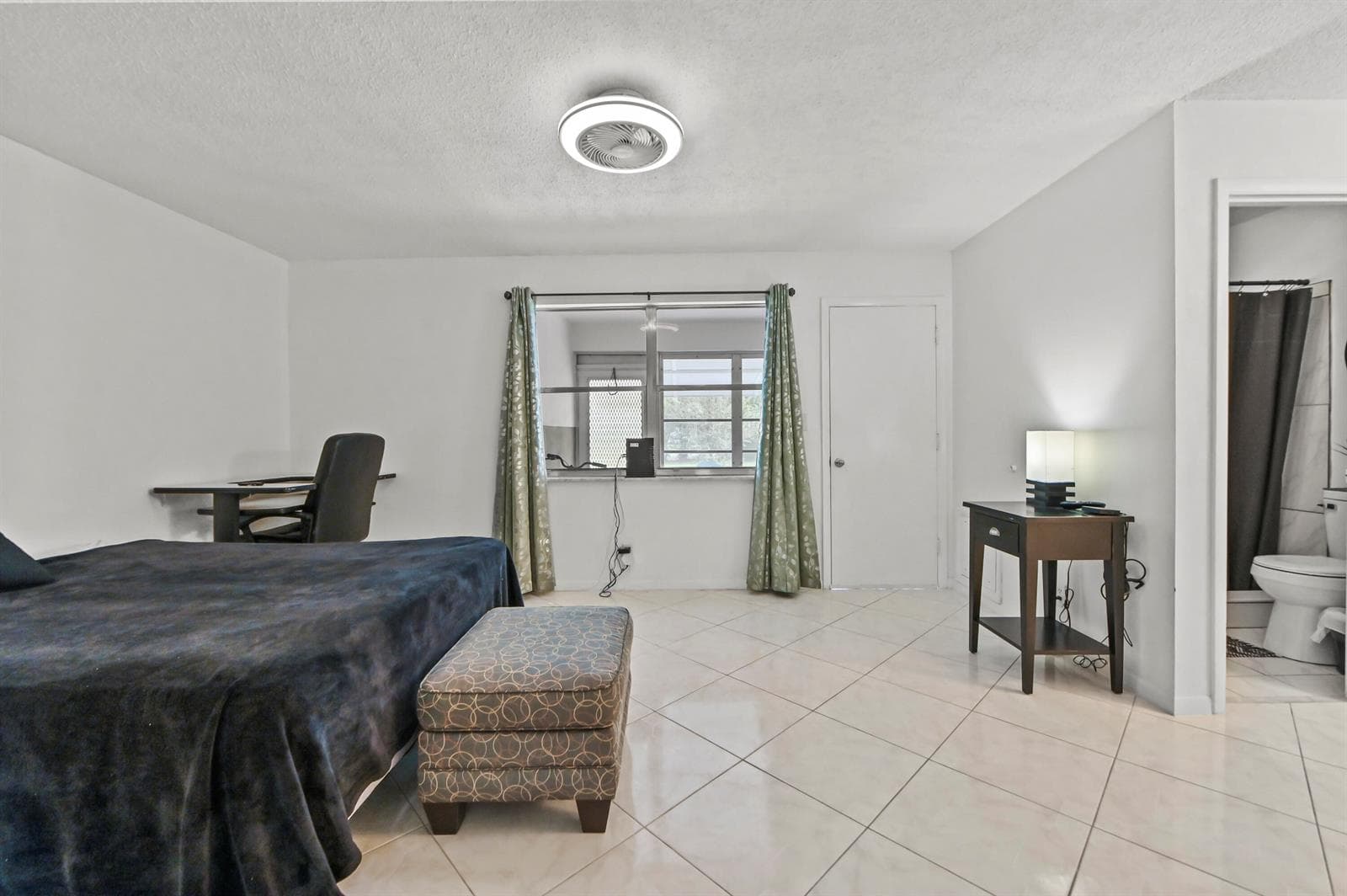 17 Bedroom 02