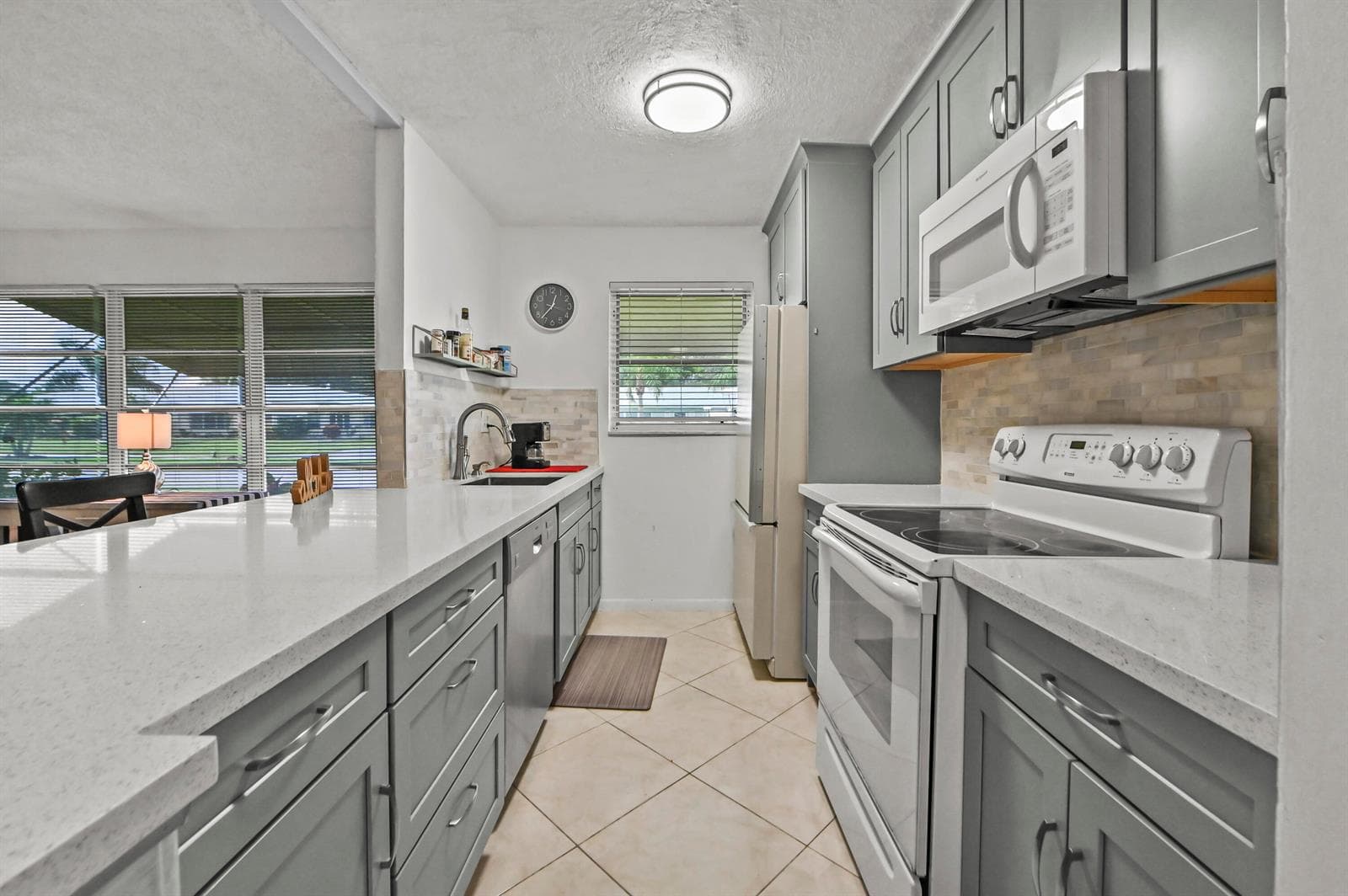 14 Kitchen 01