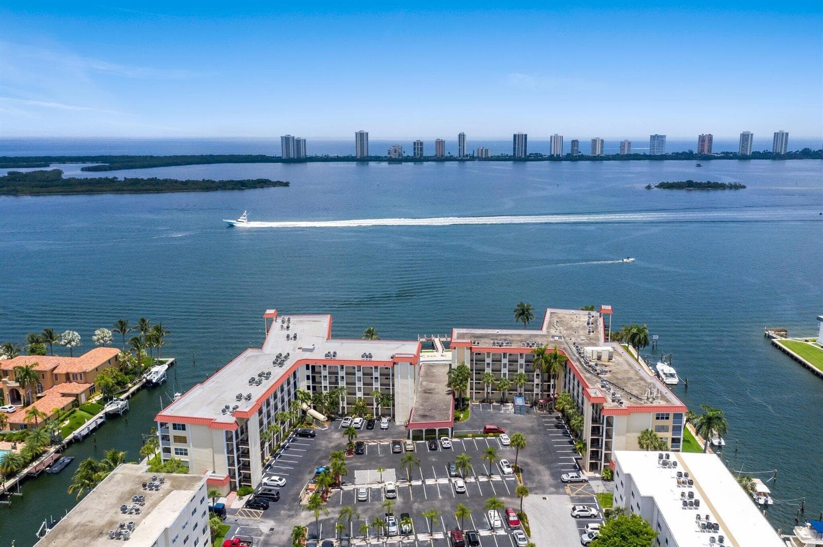 009-100ParadiseHarbourBoulevard-NorthPal