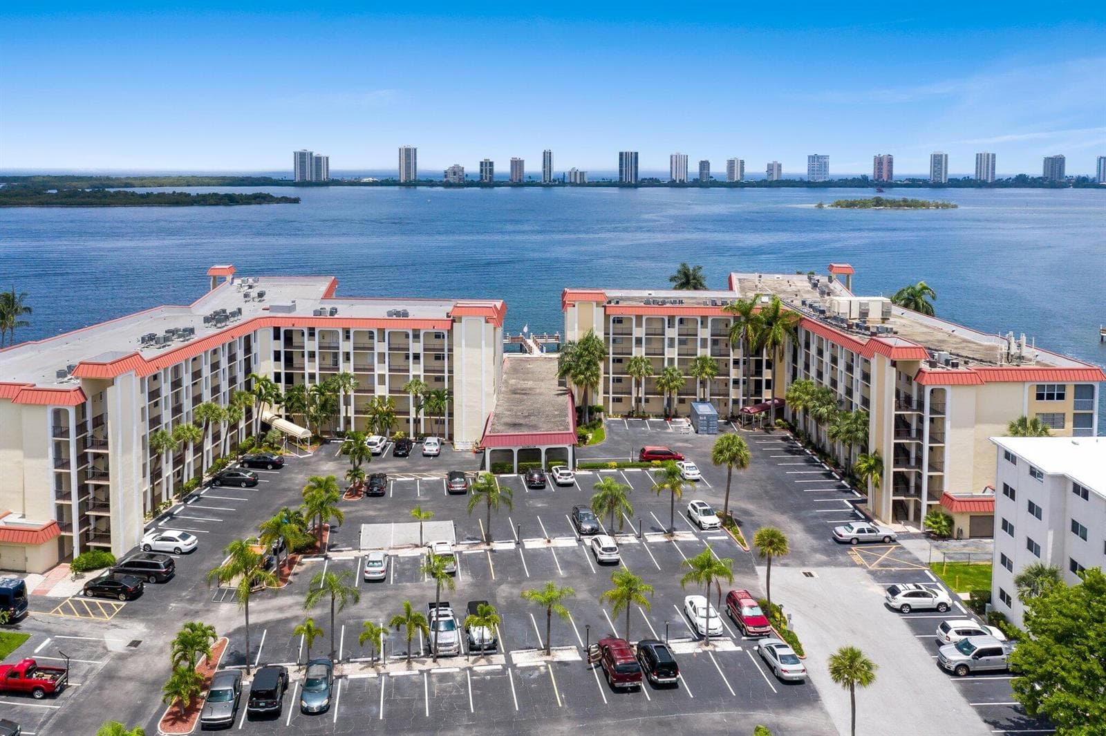 021-100ParadiseHarbourBoulevard-NorthPal