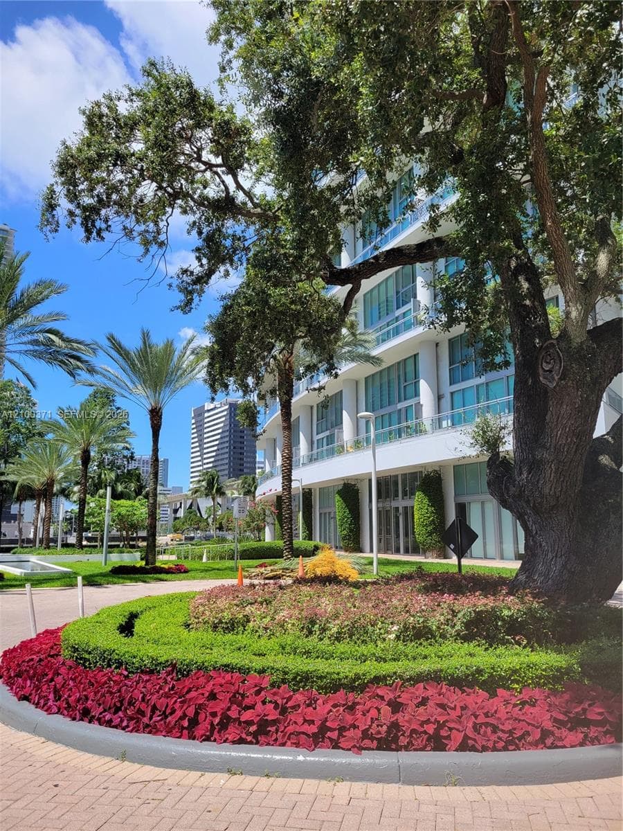 Wind at Riverfront · #3705 in Miami - Photo 12