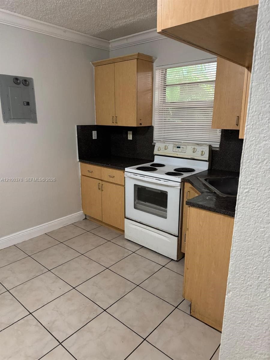 DIANE CONDO · #1 in North Miami Beach - Photo 4