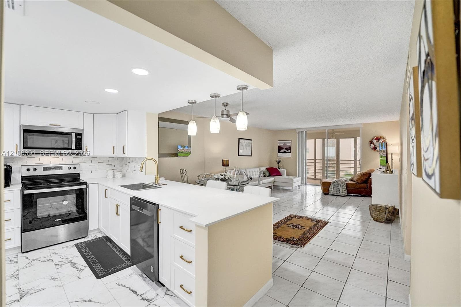 MEADOWBROOK LAKES CONDO · #204 in Dania Beach - Photo 2