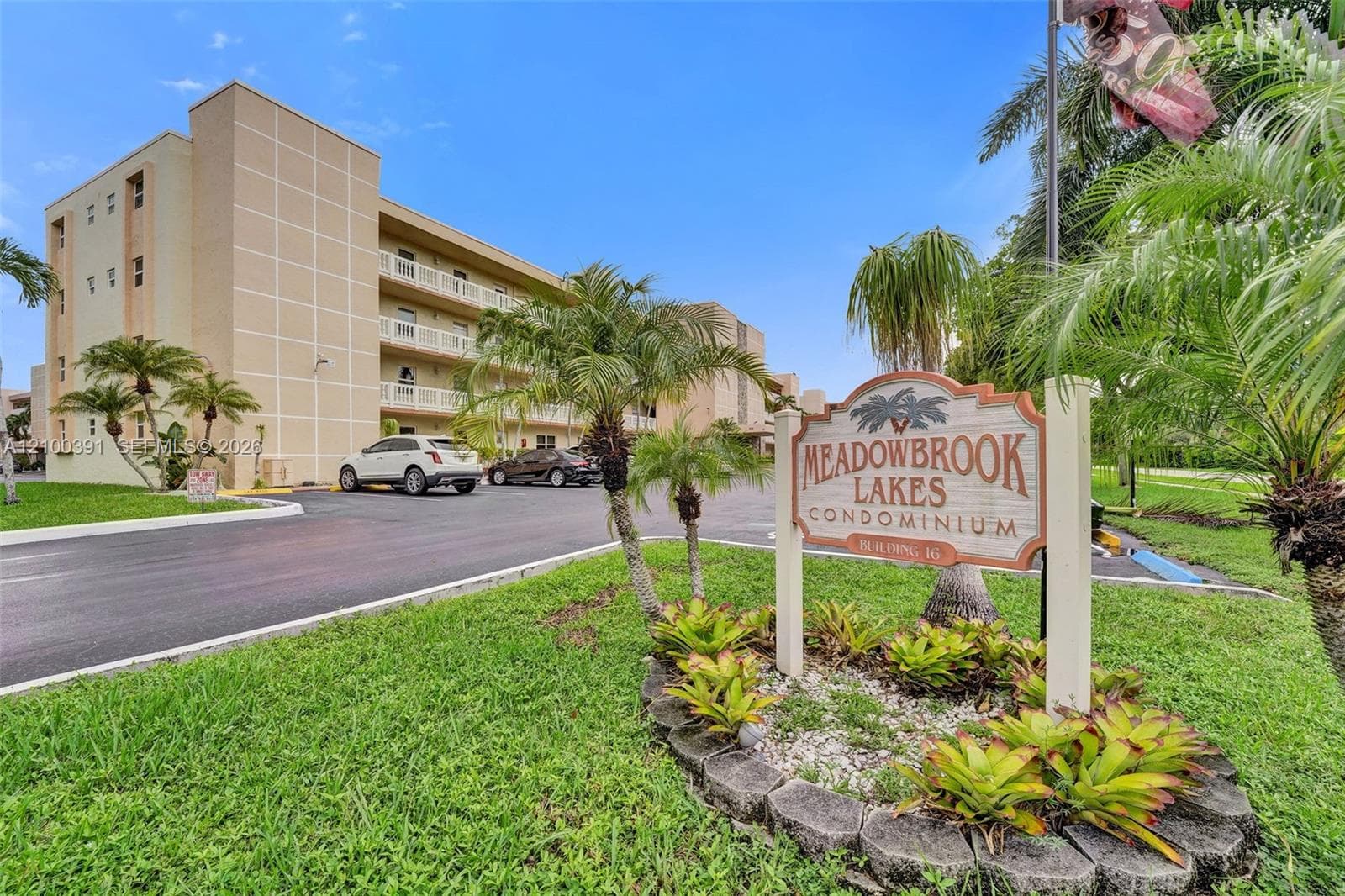 MEADOWBROOK LAKES CONDO · #204 in Dania Beach - Photo 1
