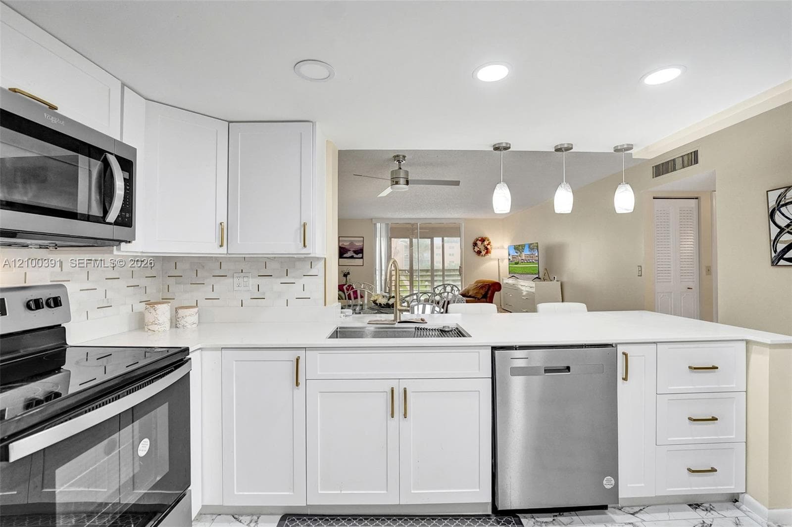 MEADOWBROOK LAKES CONDO · #204 in Dania Beach - Photo 4