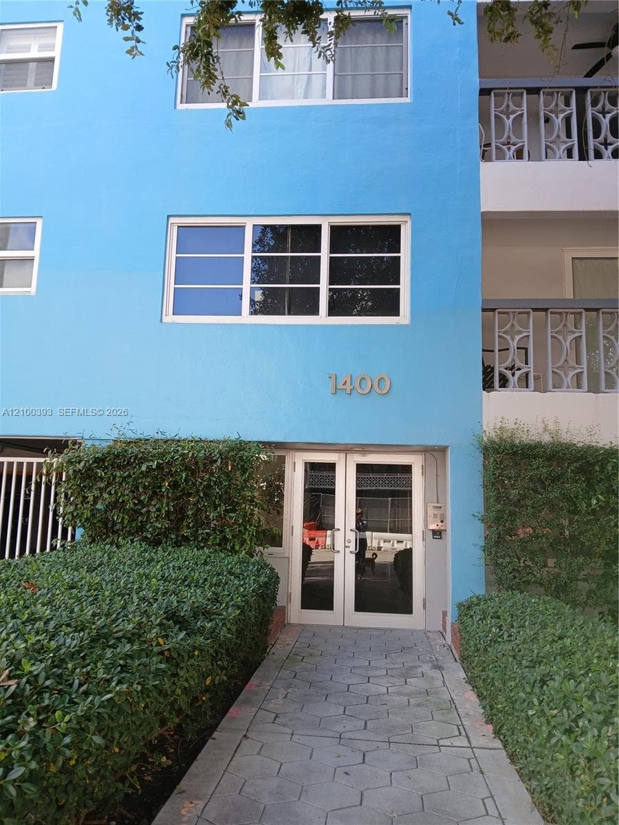 Lincoln Plaza Condo · #301 in Miami Beach - Photo 2
