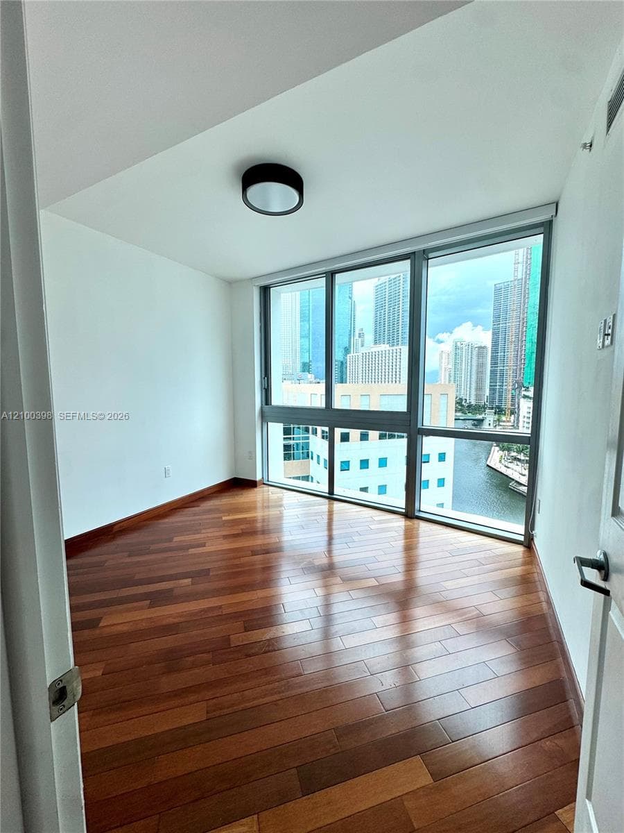 Wind at Riverfront · #1502 in Miami - Photo 11