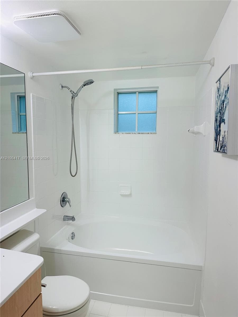 Porto Bellagio · #2319 in Sunny Isles Beach - Photo 11