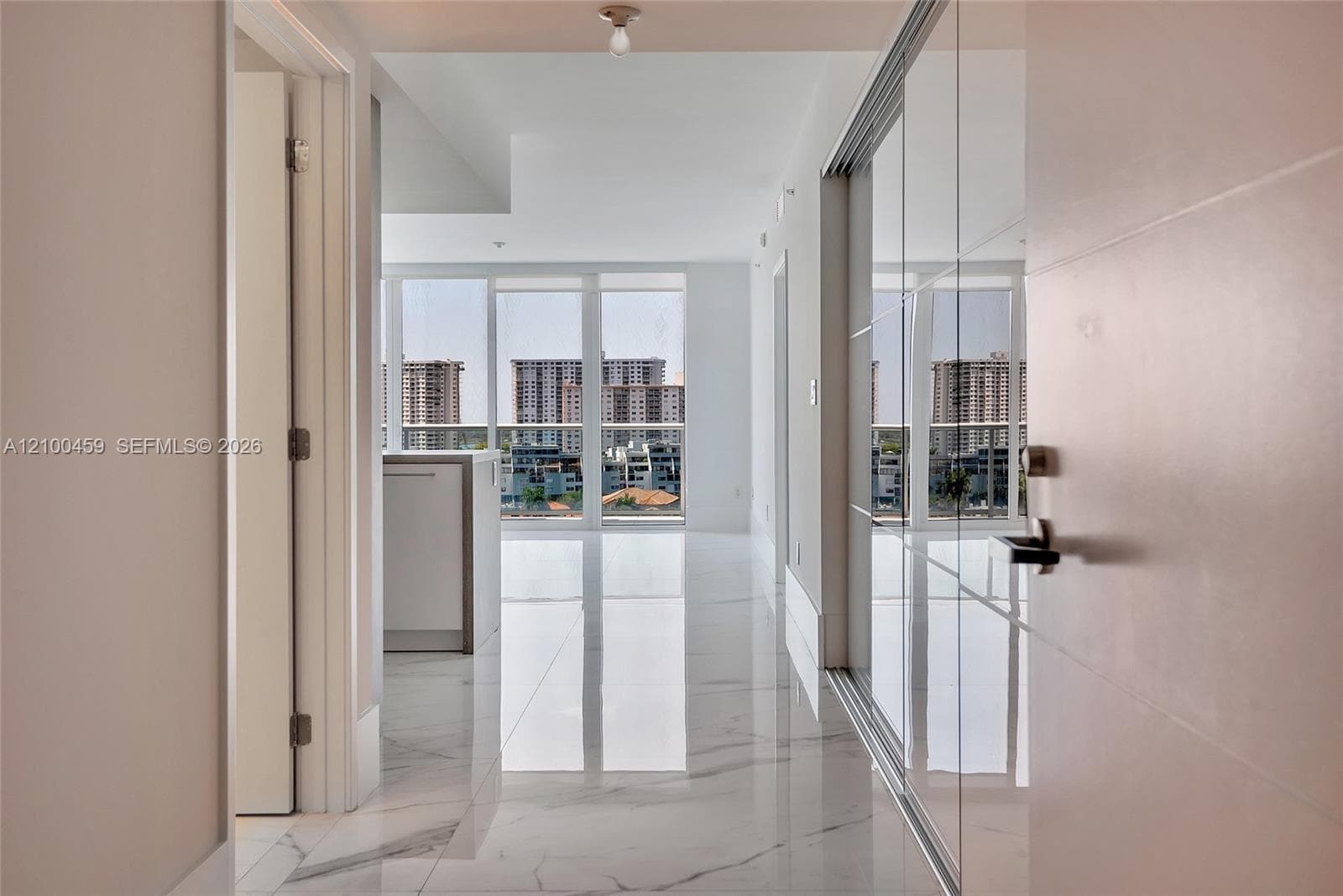400 Sunny Isles · #917 in Sunny Isles Beach - Photo 2