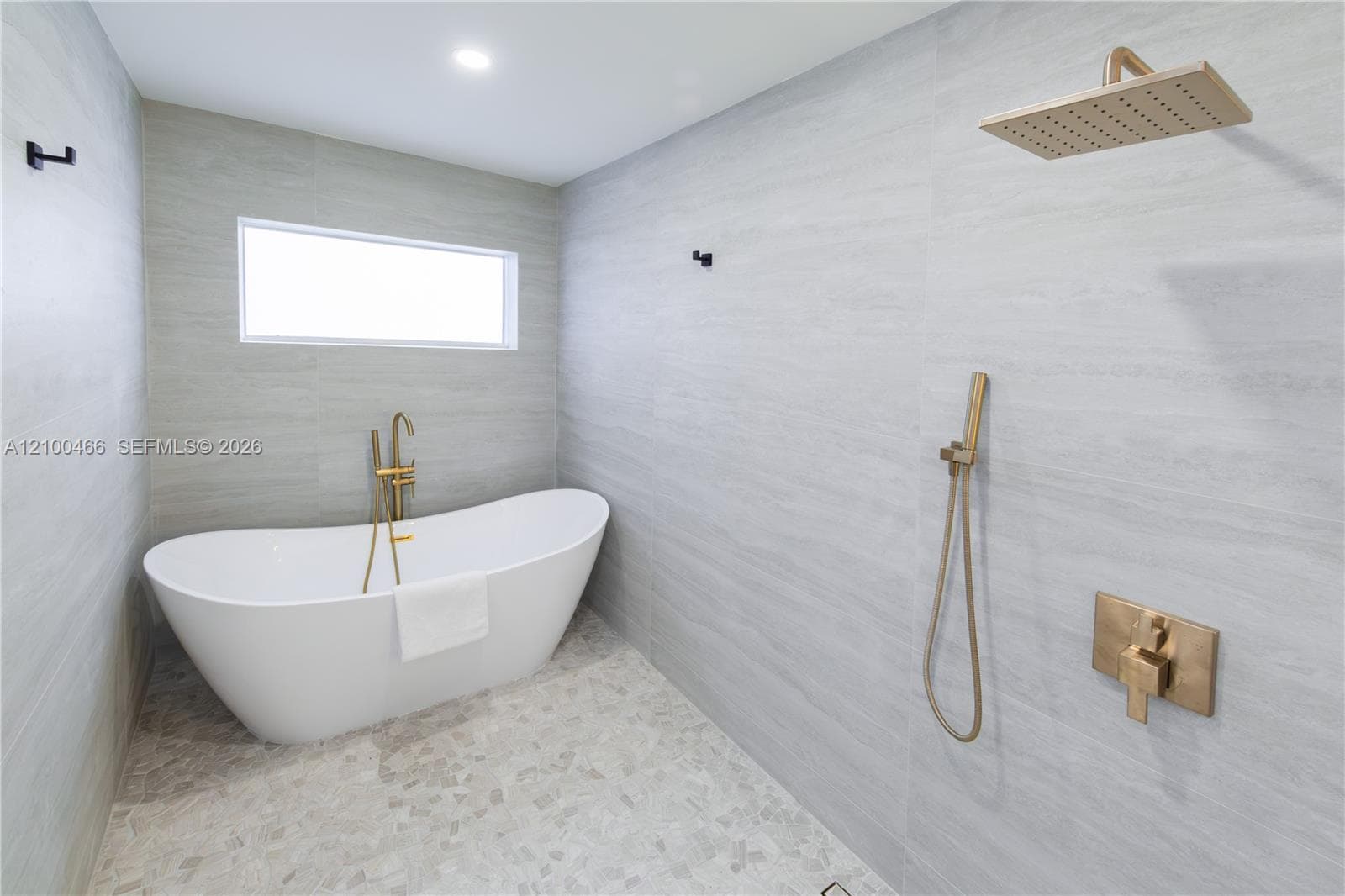 420 NE 55th Ter photo 23