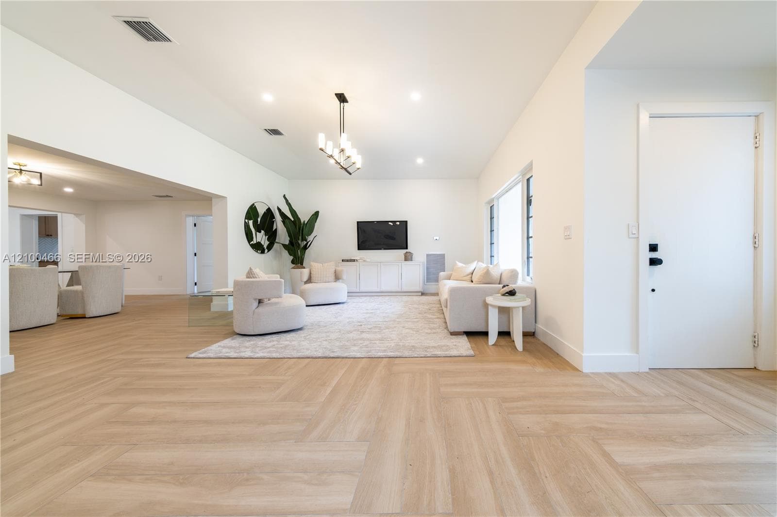 420 NE 55th Ter photo 3