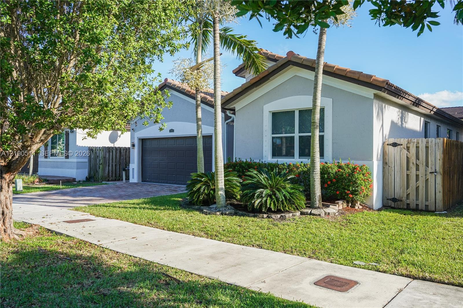 11868 SW 253rd St photo 2