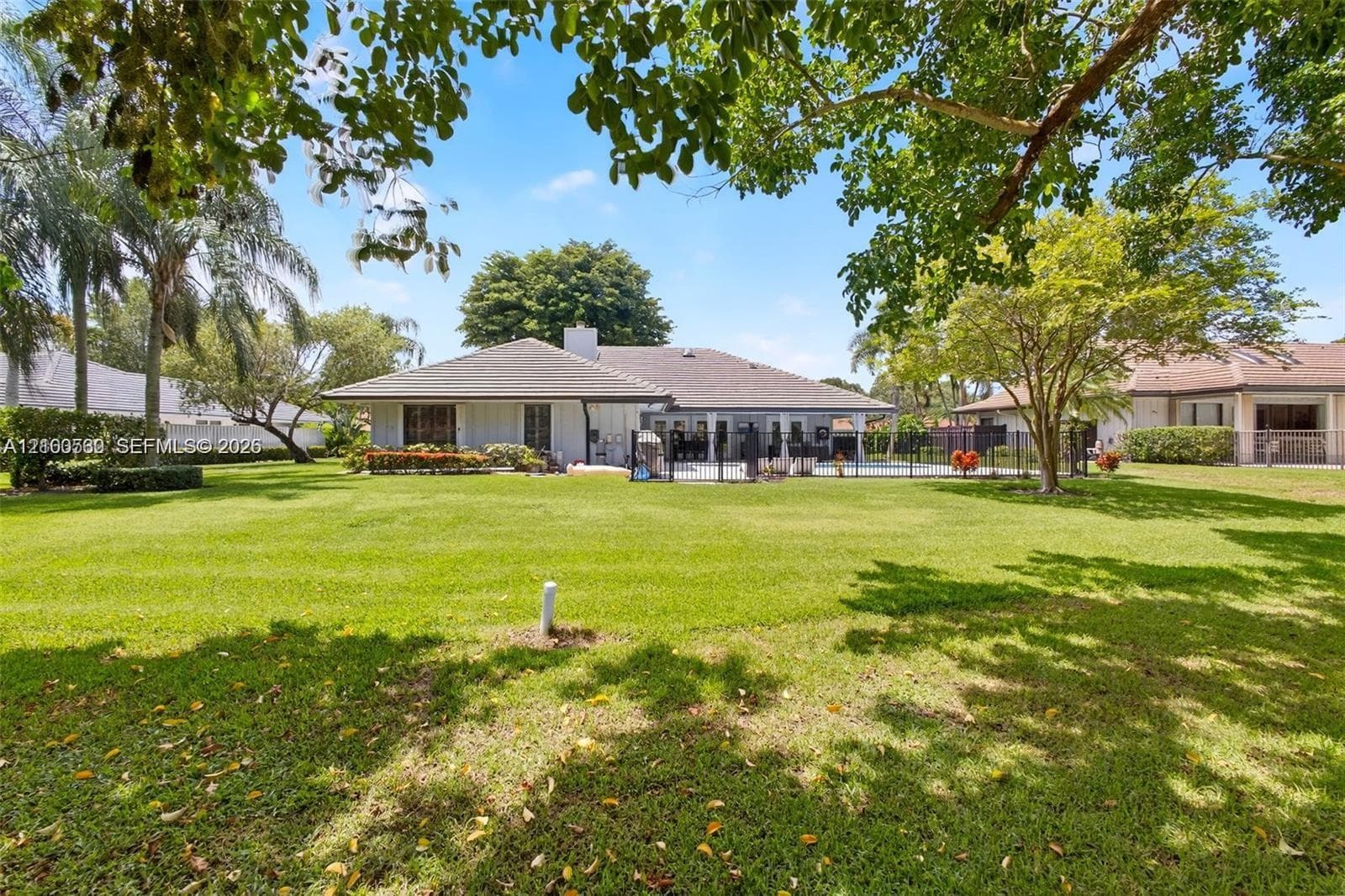 15 W Balfour Rd W photo 56