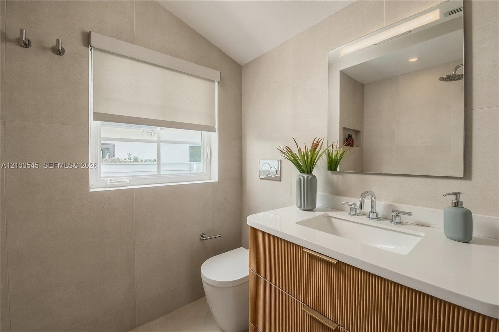 Modern Shared Bathroom with Tub/Shower combo